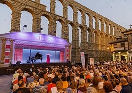 Carroza del Teatro Real, en la plaza del Azoguejo durante la edición de este año del Museg.