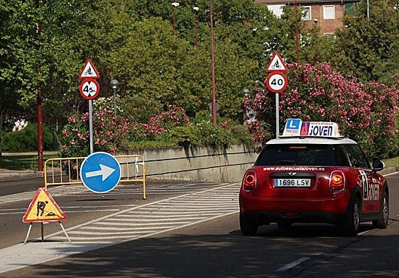 El tunel, clasurado con una valla de obra.