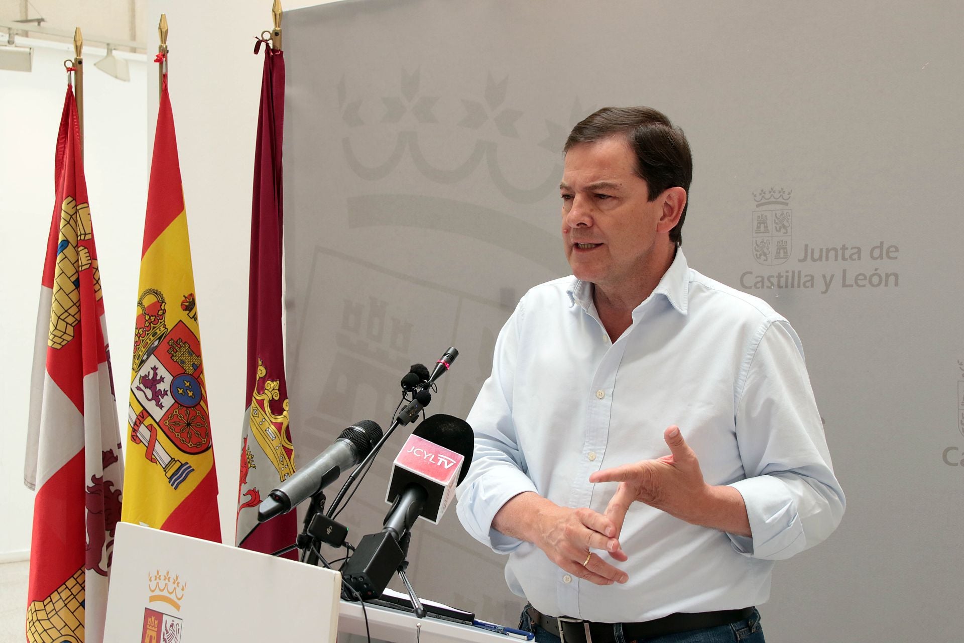 Alfonso Fernández Mañueco durante la rueda de prensa.