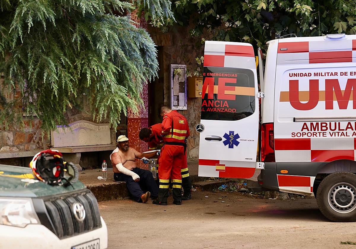 La UME atiende a uno de los heridos de Abejera.