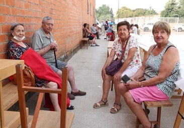 Incertidumbre entre los evacuados por el incendio de Molezuelas: «A lo mejor tenemos que pasar aquí otra noche»