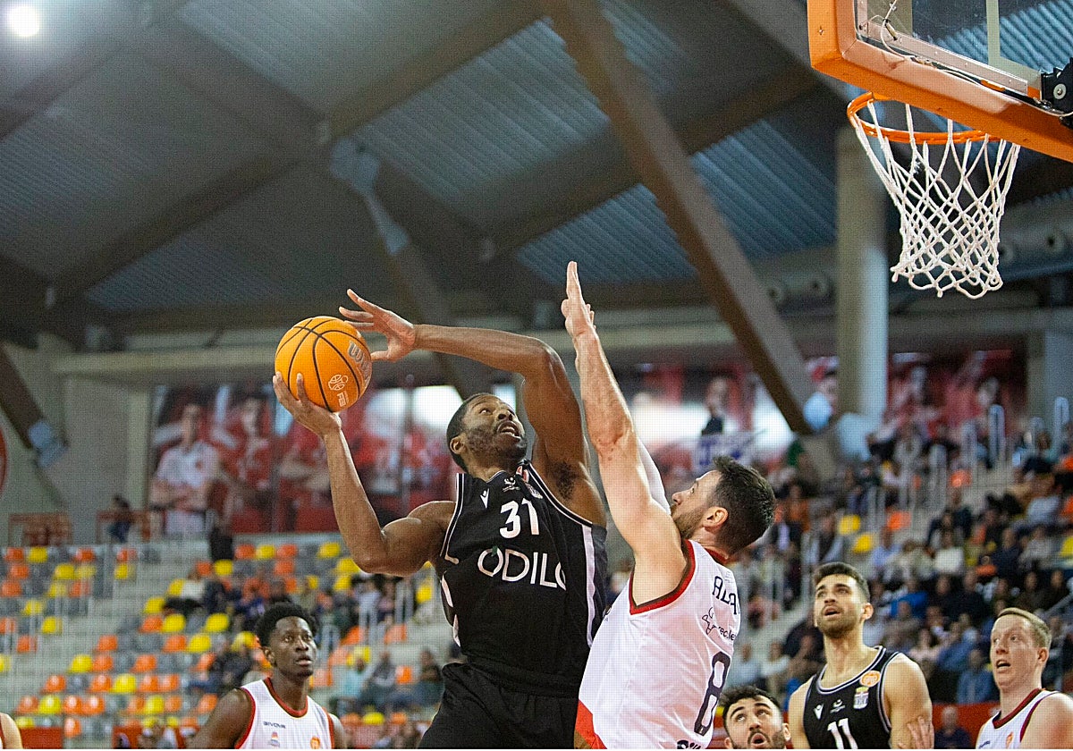 Stephen Ugochukwu en un partido de la pasada temporada.