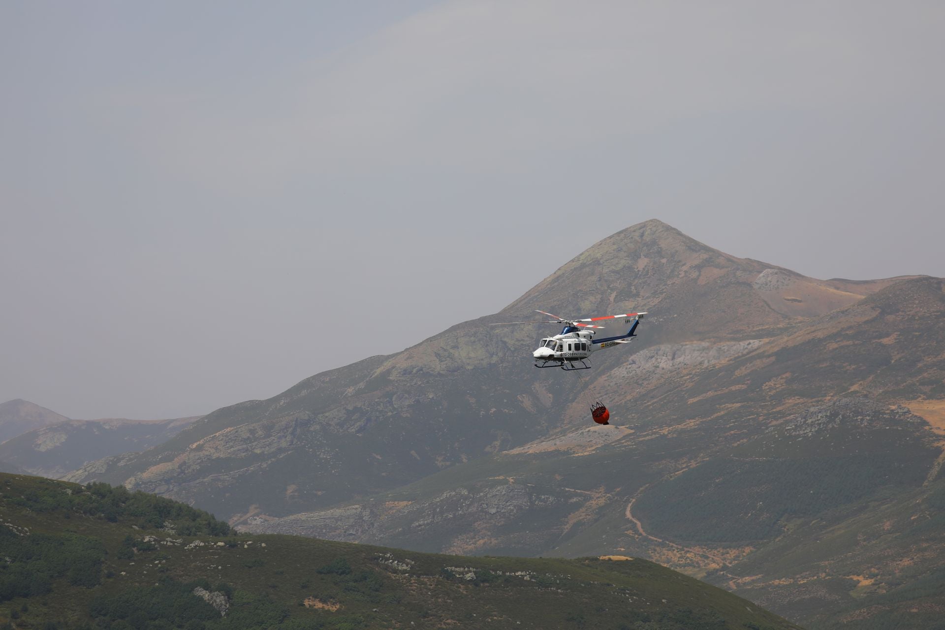 El fuego, de cerca en Peña Carazo, en la Montaña Palentina