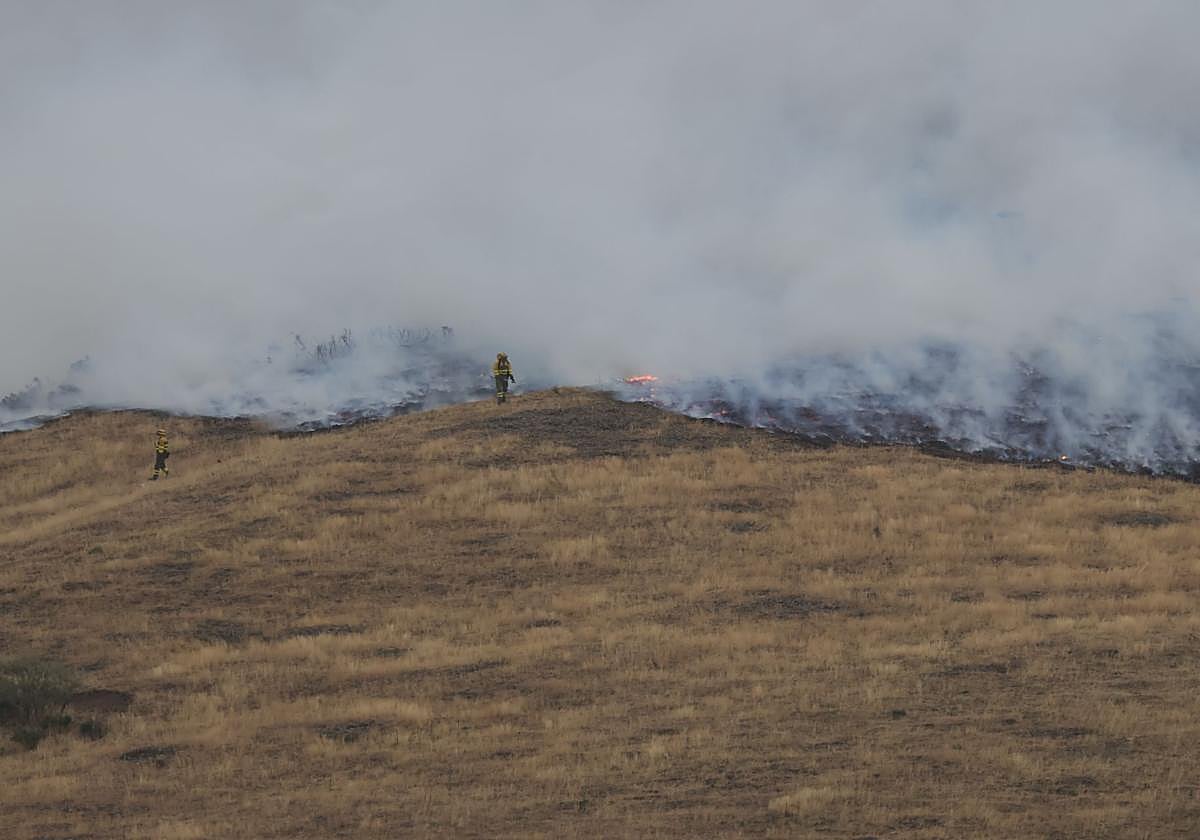 El fuego, de cerca en Peña Carazo, en la Montaña Palentina