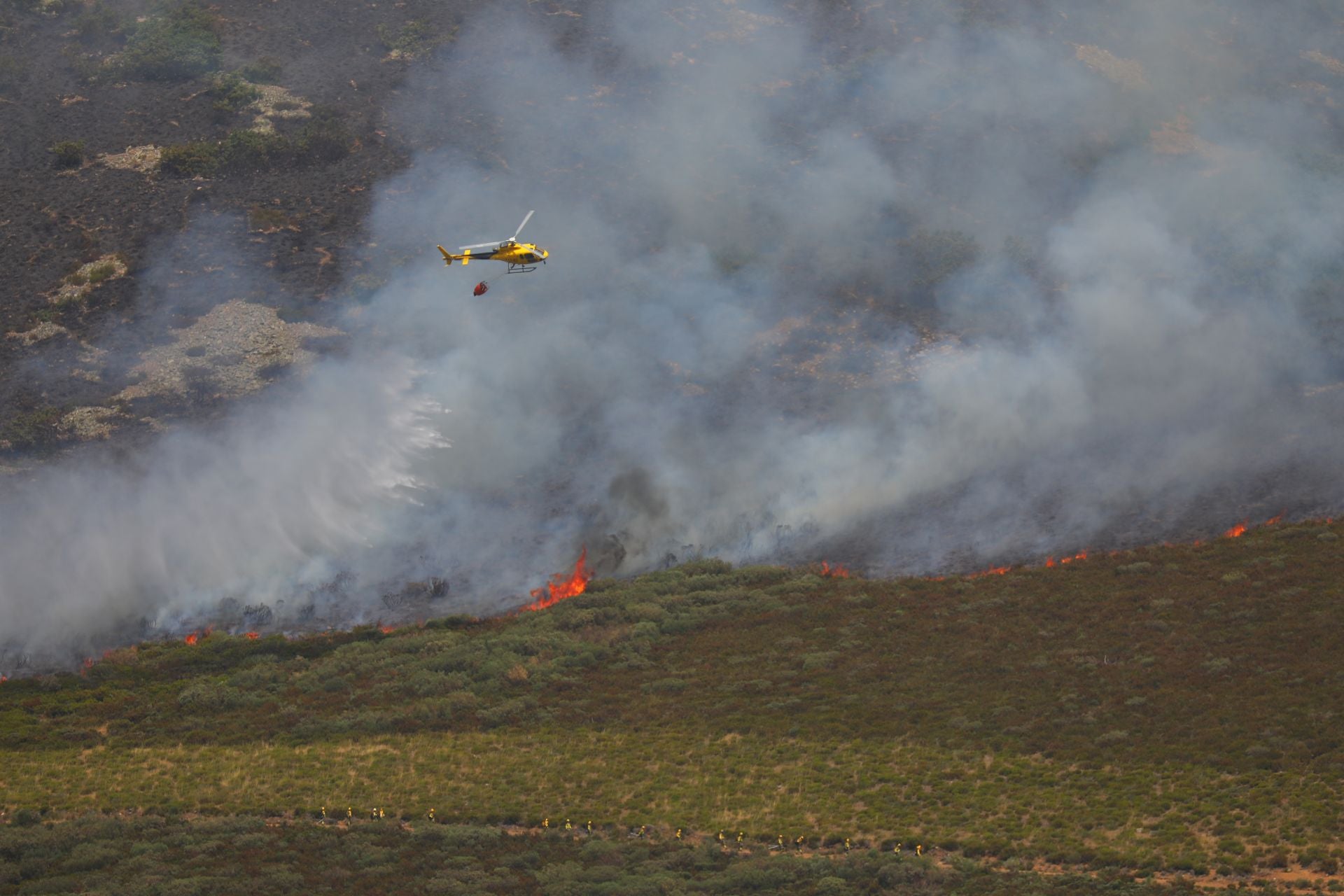 El fuego, de cerca en Peña Carazo, en la Montaña Palentina
