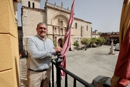 El regidor tudelano Óscar Rodríguez, en el balcón del Ayuntamiento