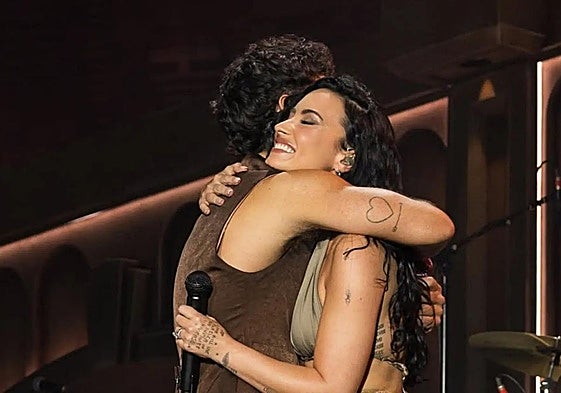 Emotivo abrazo entre Demi Lovato y Joe Jonas.