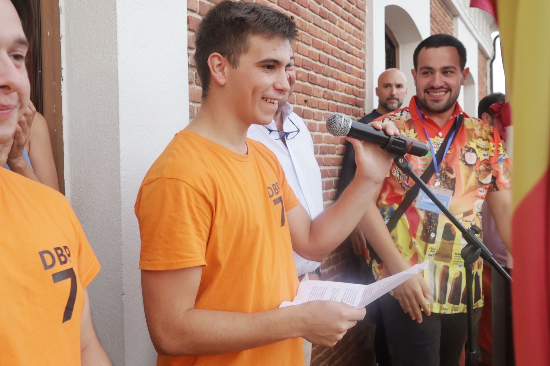 El inicio de las fiestas de Viana de Cega, en imágenes