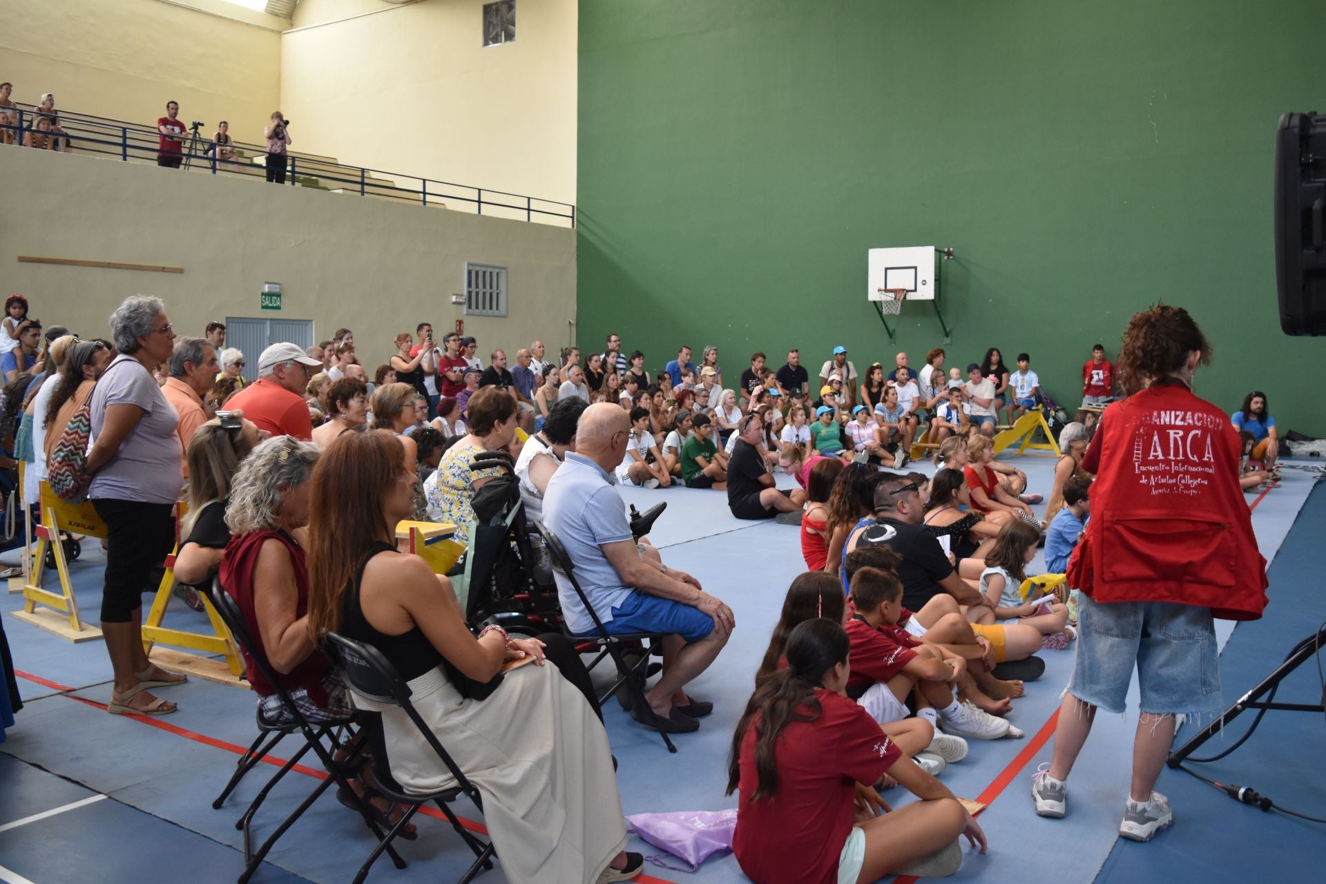 El calor lleva el festival ARCA de Aguilar al polideportivo