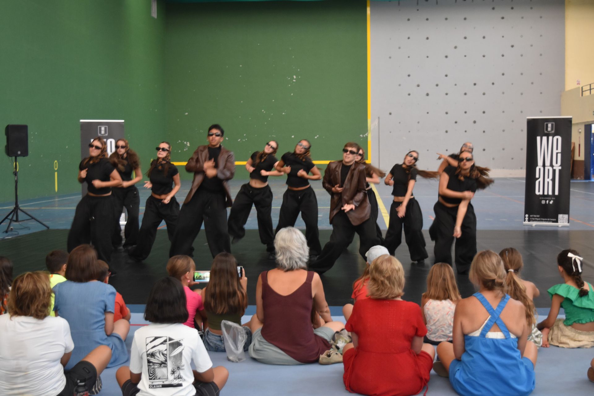 El calor lleva el festival ARCA de Aguilar al polideportivo