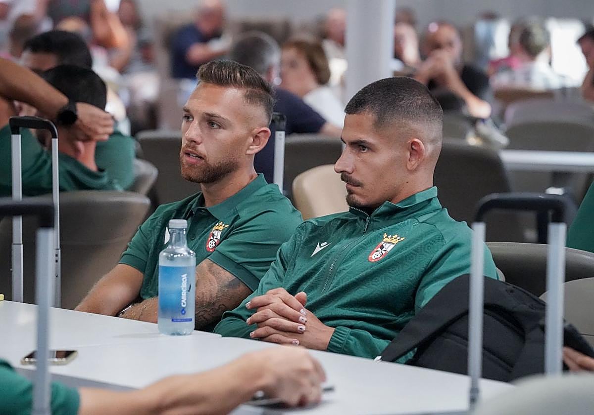 Los jugadores del Ceuta, en el ferry que les llevó hasta Algeciras desde la Ciudad Autónoma.