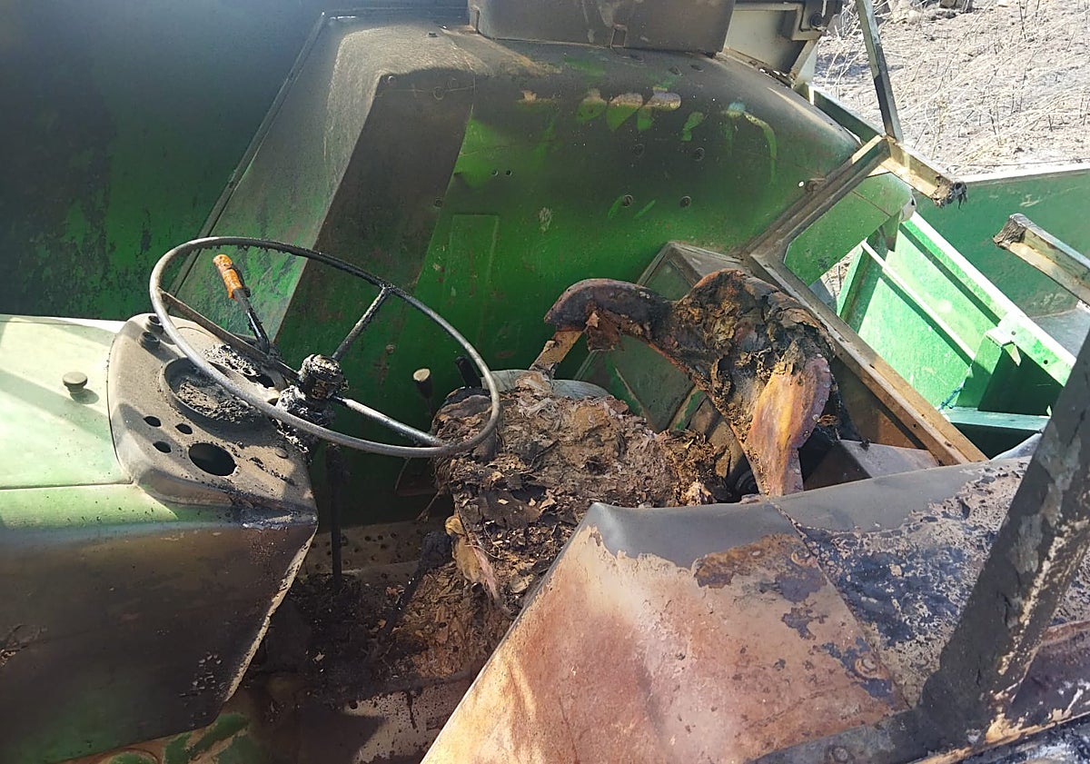 Imagen principal - El tractor de la persona que huía del fuego y la tubería en la que se refugió.