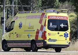 Imagen de archivo de una ambulancia en Valladolid.