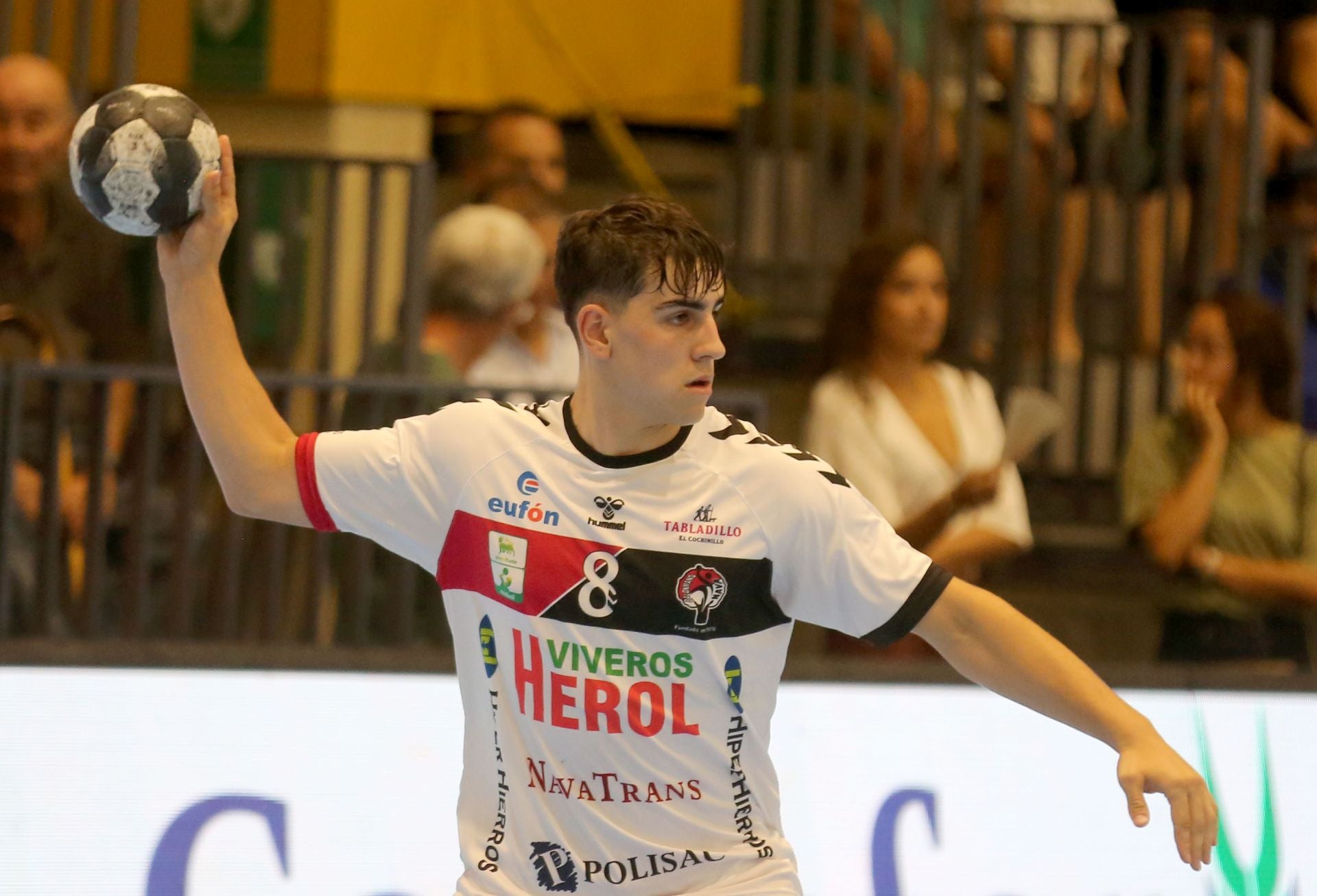 Fotos del amistoso entre el Balonmano Nava y el Balonmano Logroño