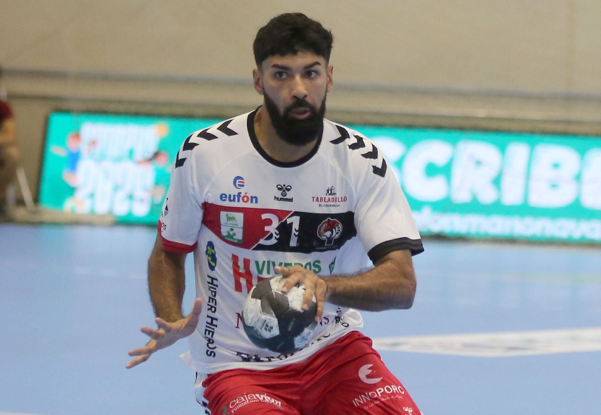 Fotos del amistoso entre el Balonmano Nava y el Balonmano Logroño