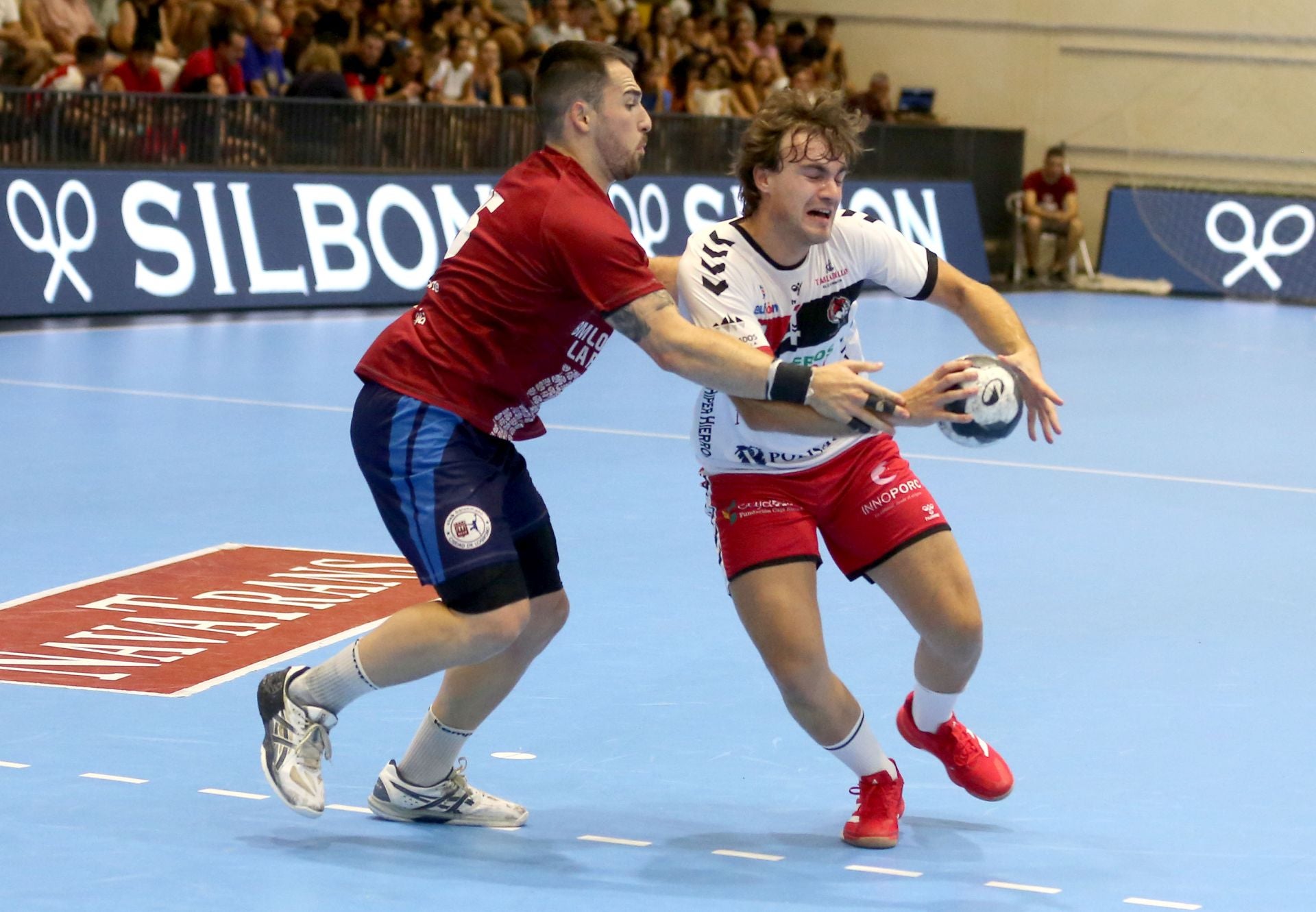 Fotos del amistoso entre el Balonmano Nava y el Balonmano Logroño
