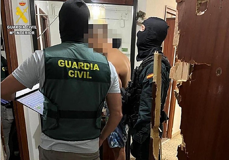 Desmantelado un punto de venta de drogas que repartían con patinetes eléctricos