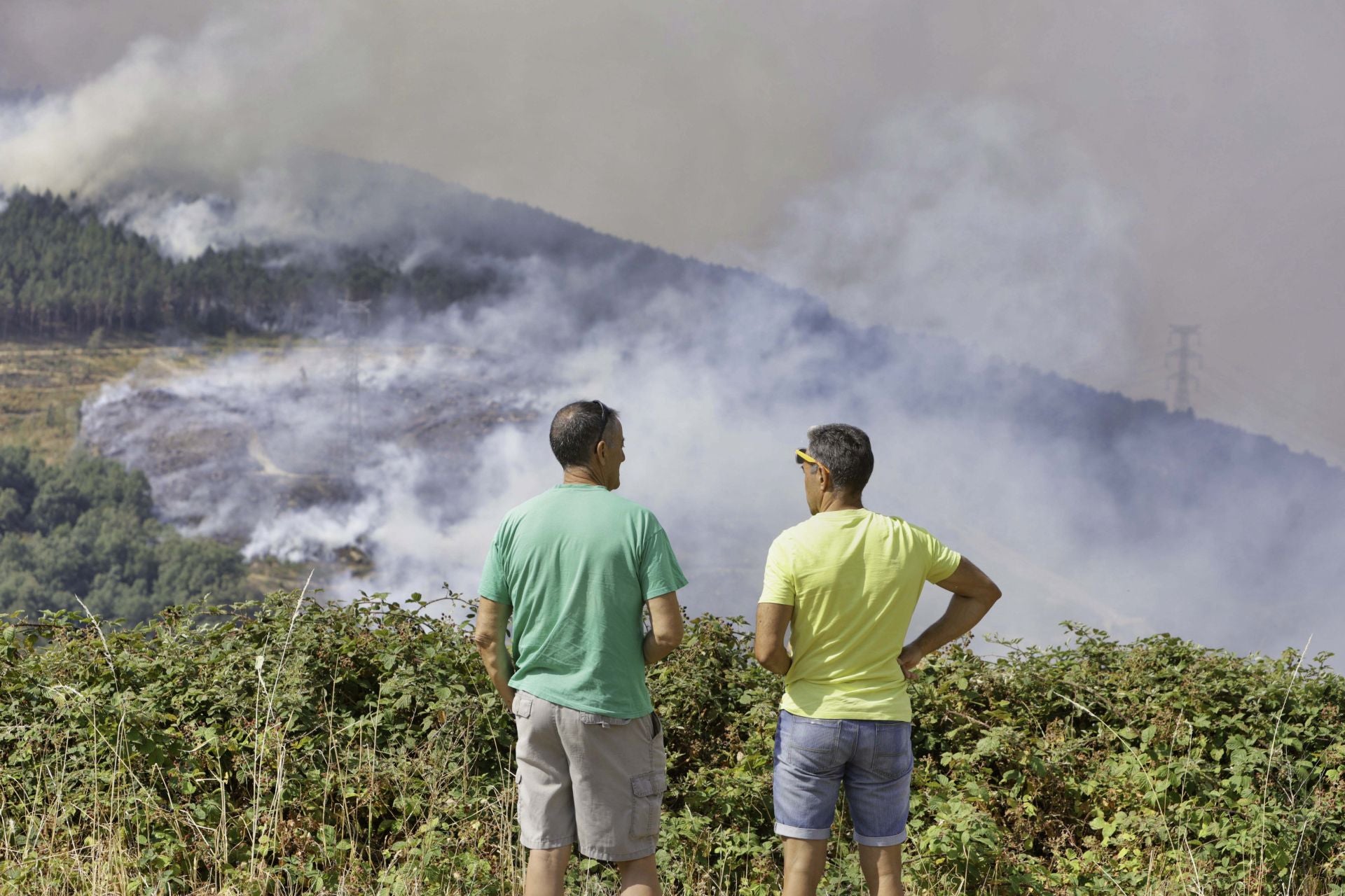 El incendio afecta la frontera entre Castromil, en la provincia de Zamora y Galicia