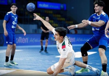 El Balonmano Nava ficha al mejor lateral izquierdo júnior del mundo