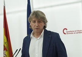 El secretario del PSOE en Castilla y León, Carlos Martínez, durante la comparecencia de hoy.