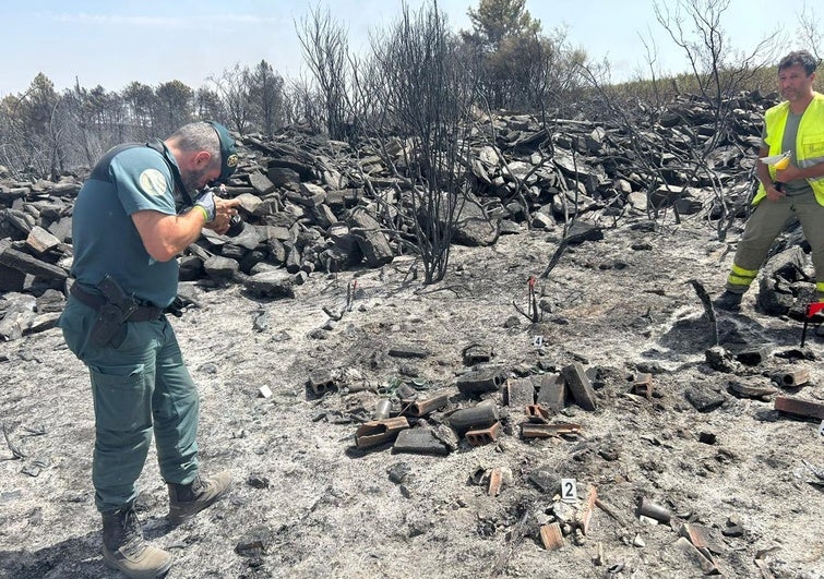 La Guardia Civil investiga el origen del incendio de Puercas.