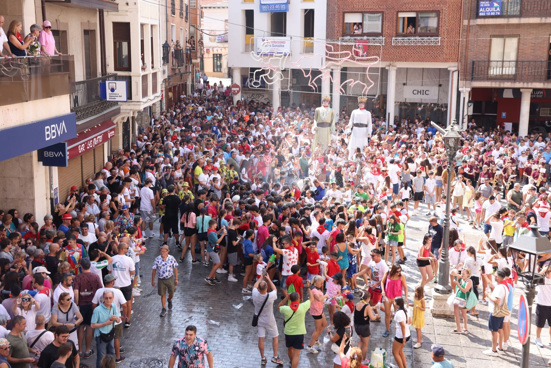 Pregón y subasta de balcones en las fiestas de Peñafiel