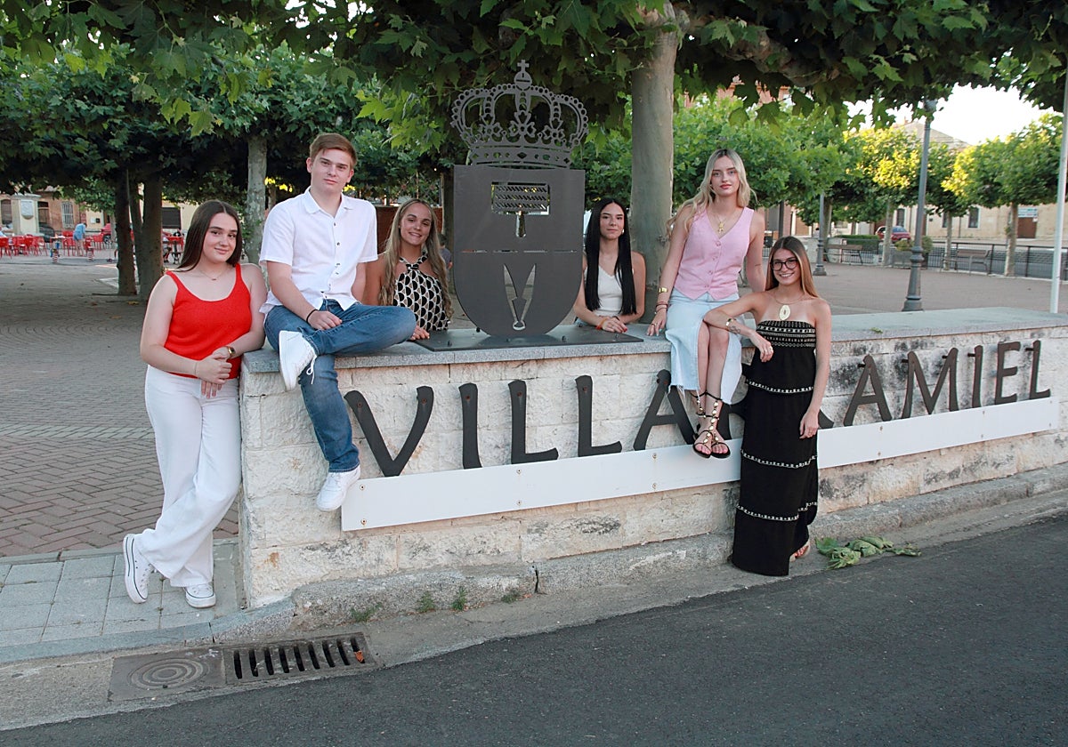 La corte festiva de las fiestas 2025 en Villarramiel.