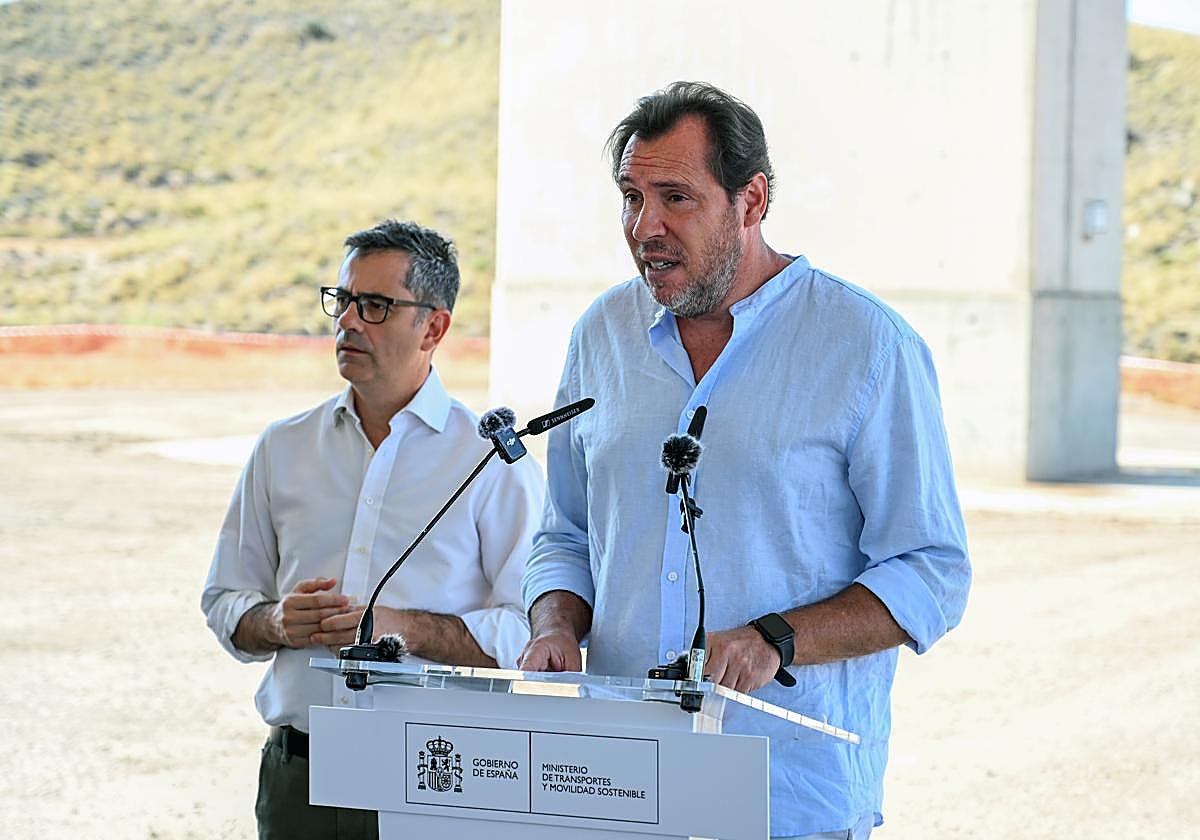 Puente defiende sus mensajes sobre los incendios y acusa al PP de irresponsabilidad.