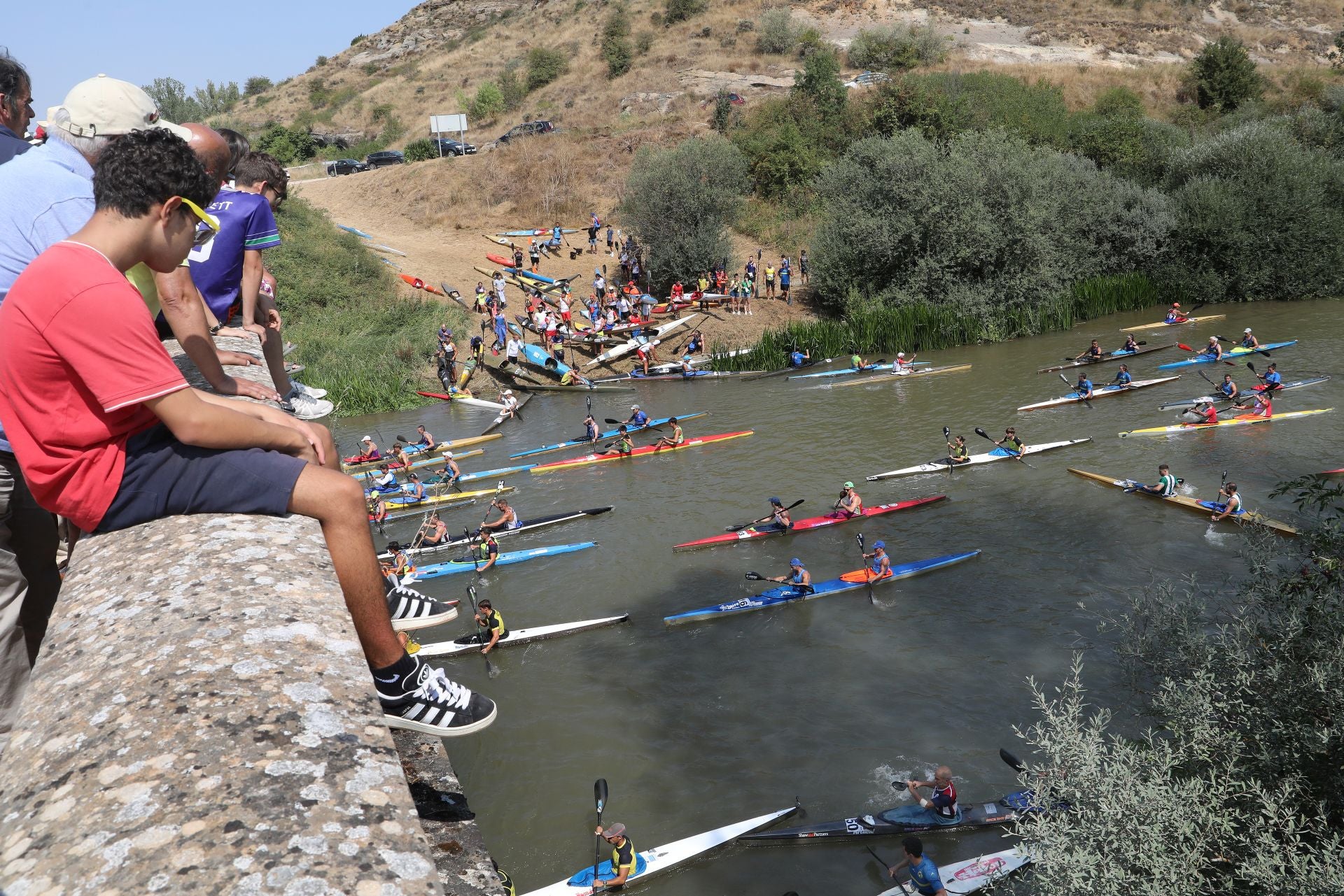 Los piragüistas no fallan a su cita anual con Alar del Rey