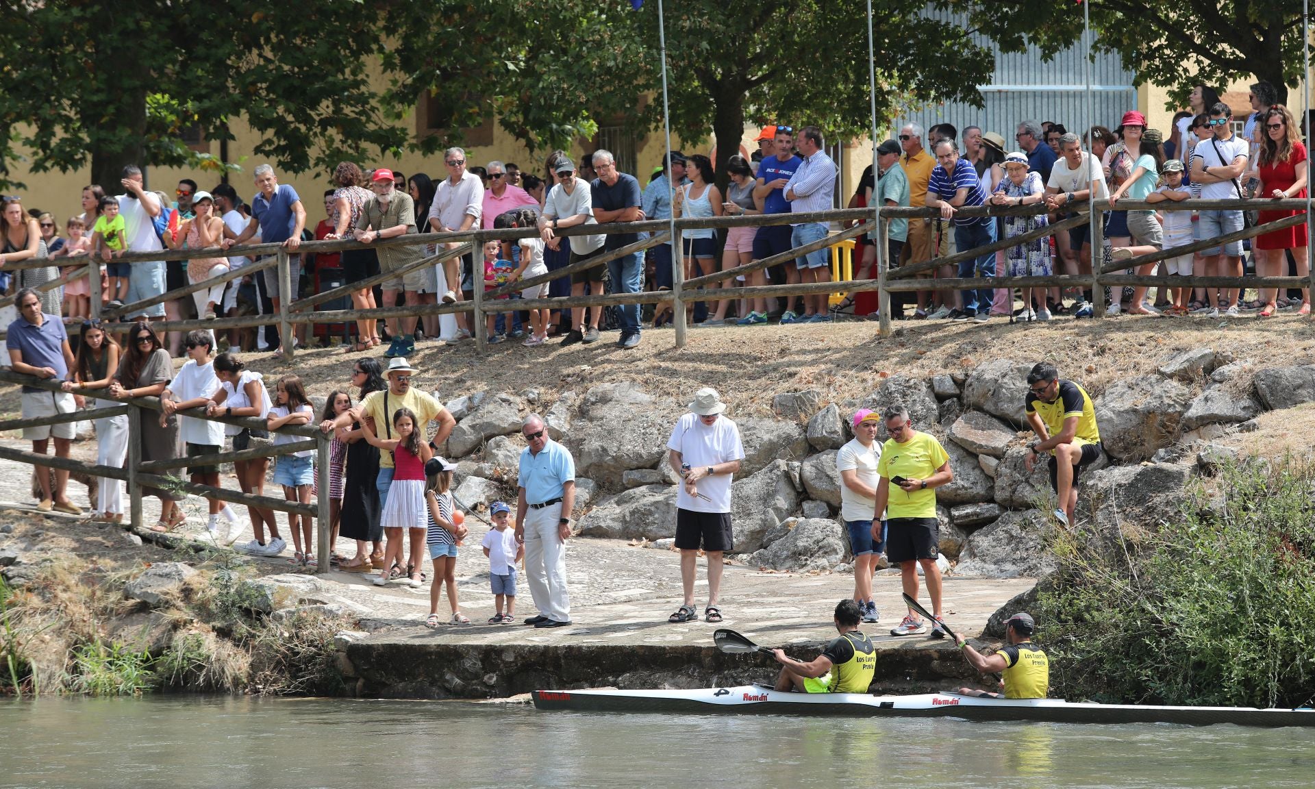 Los piragüistas no fallan a su cita anual con Alar del Rey