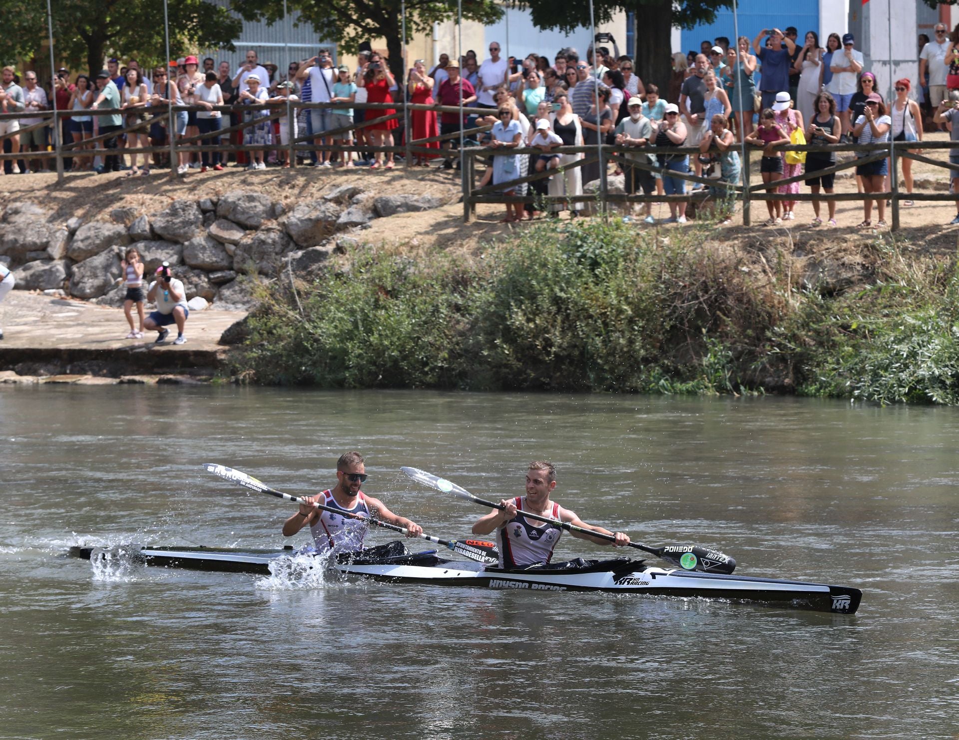 Los piragüistas no fallan a su cita anual con Alar del Rey