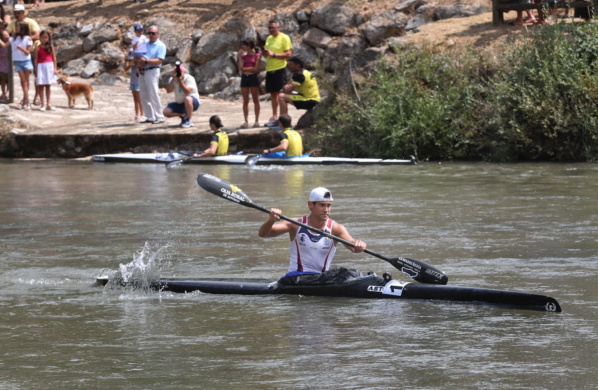 Los piragüistas no fallan a su cita anual con Alar del Rey