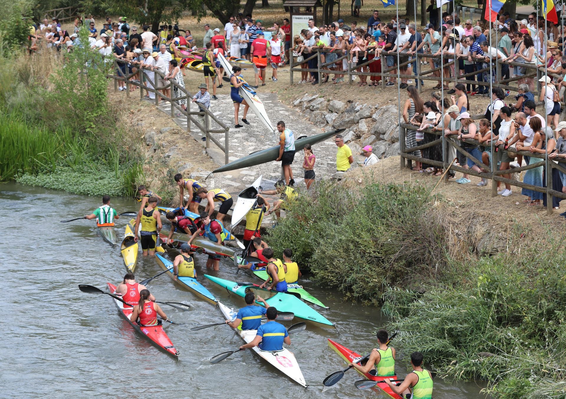 Los piragüistas no fallan a su cita anual con Alar del Rey