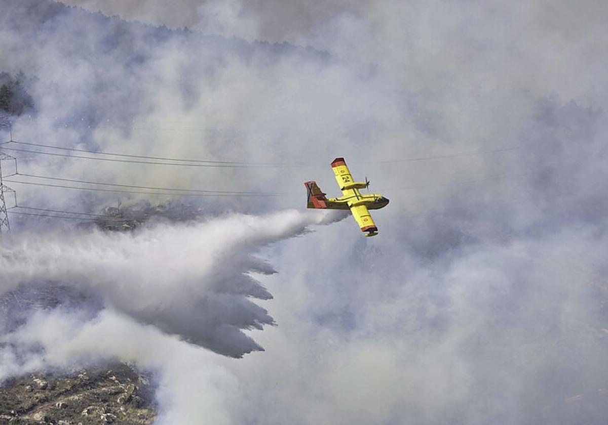 Incendio en la frontera de Galicia y Castilla y León.