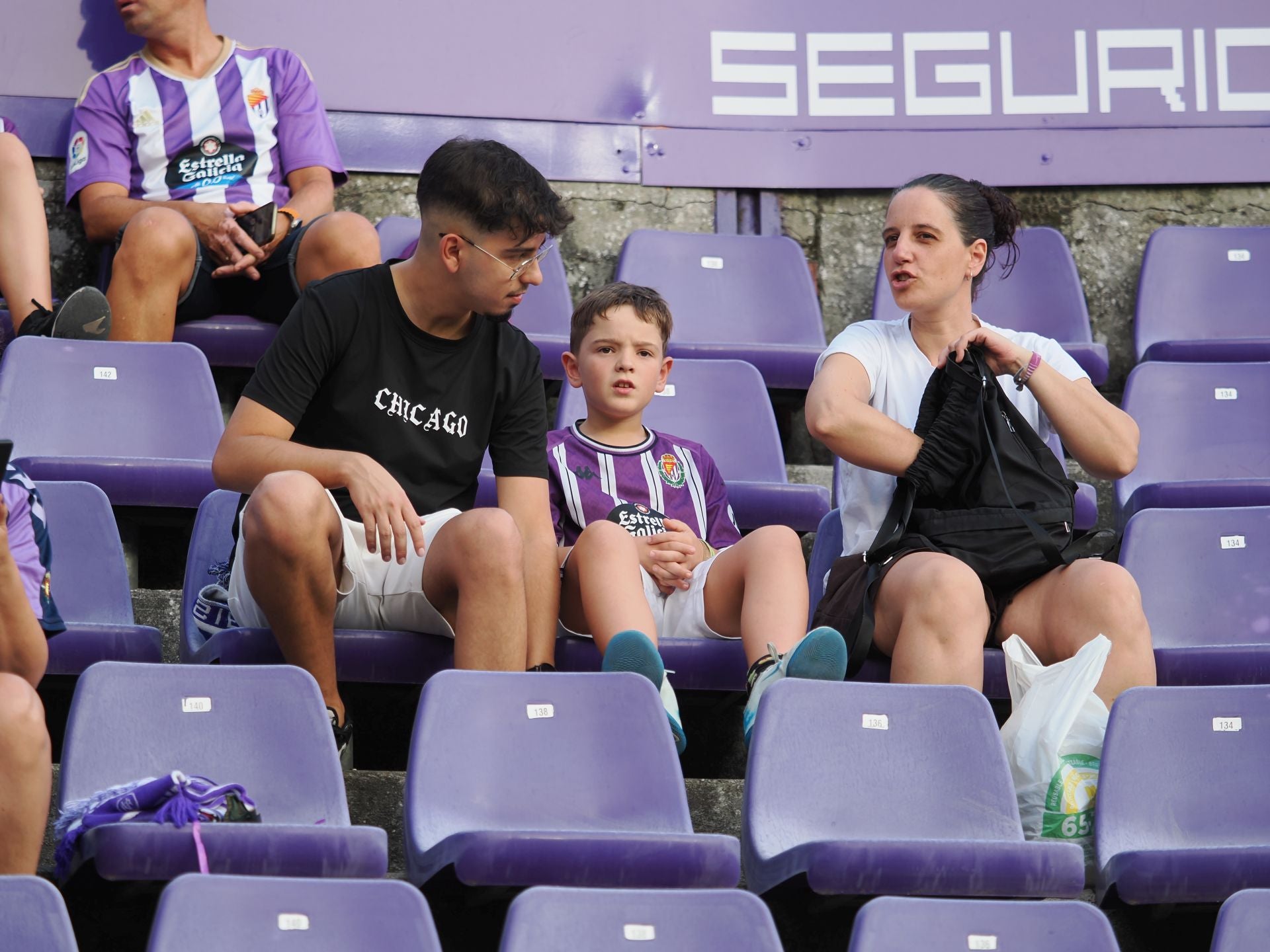 Búscate en la grada del Real Valladolid-Ceuta (1/3)