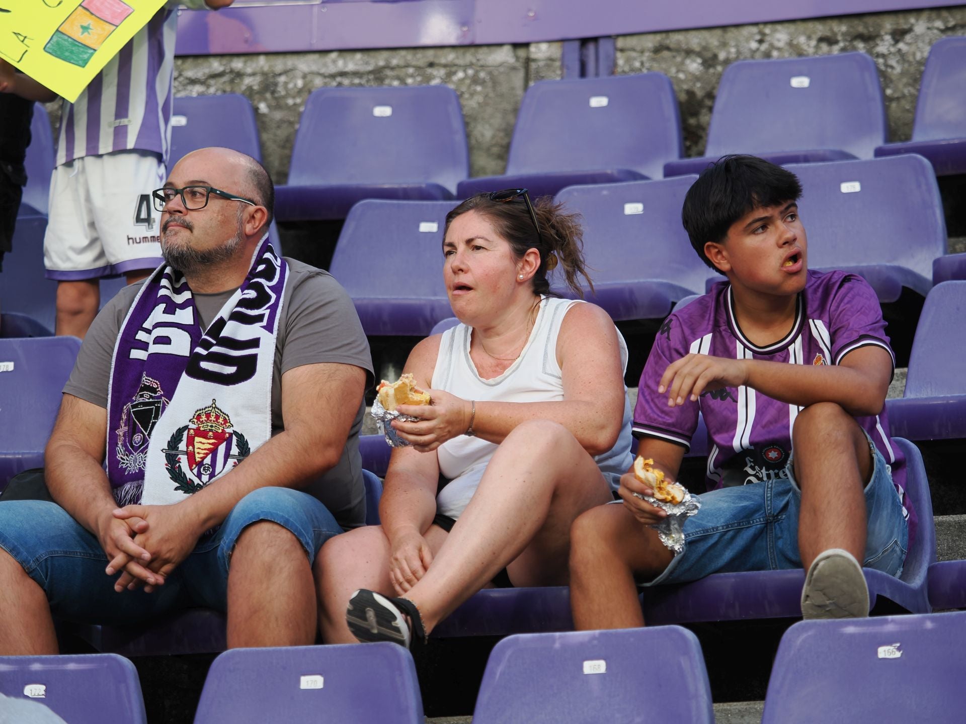 Búscate en la grada del Real Valladolid-Ceuta (1/3)