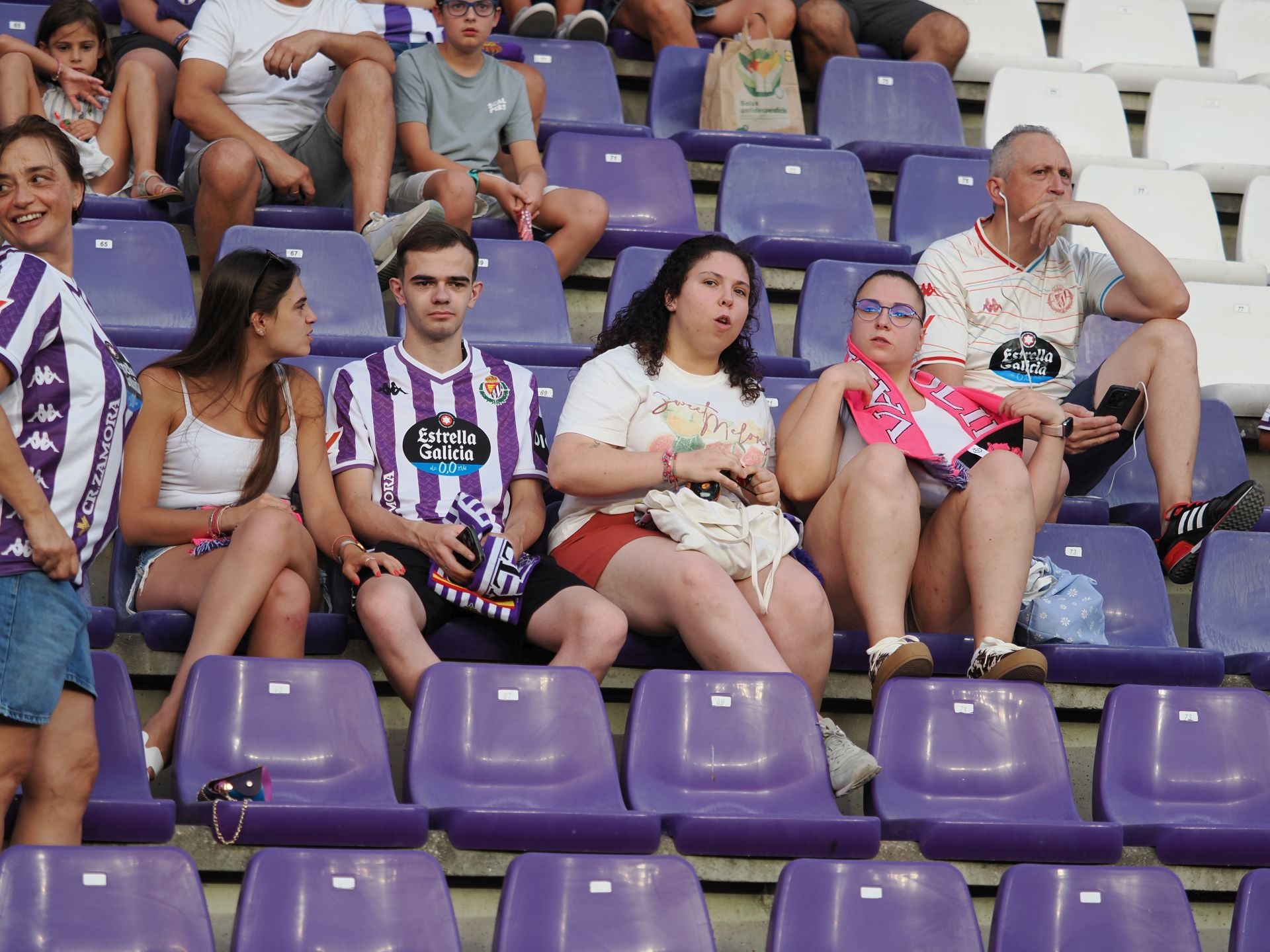 Búscate en la grada del Real Valladolid-Ceuta (2/3)