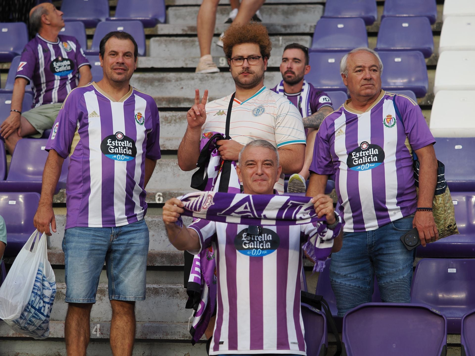 Búscate en la grada del Real Valladolid-Ceuta (2/3)