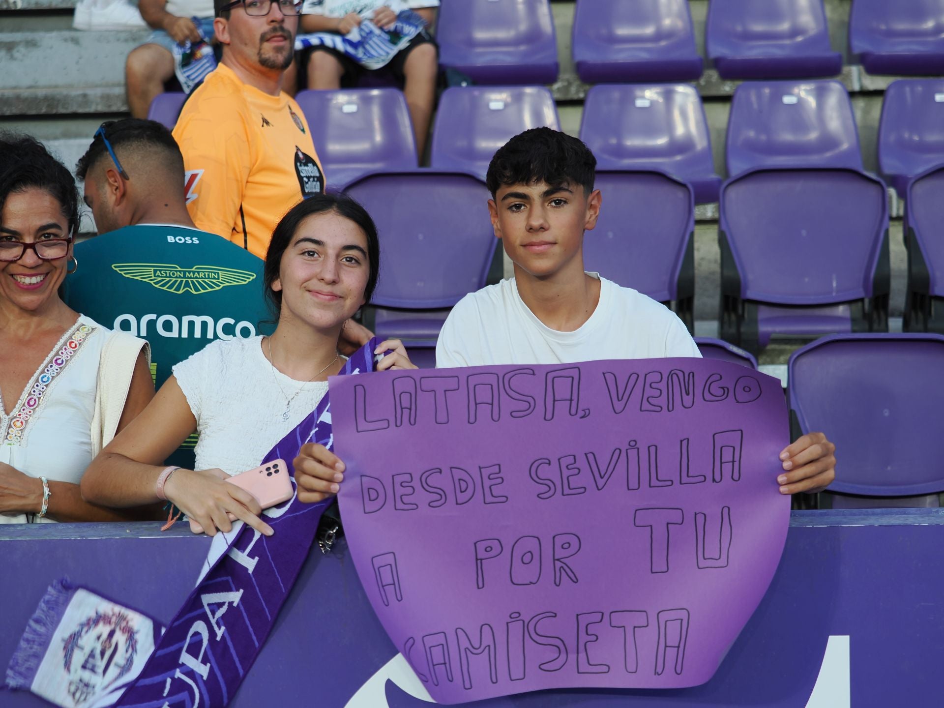 Búscate en la grada del Real Valladolid-Ceuta (2/3)