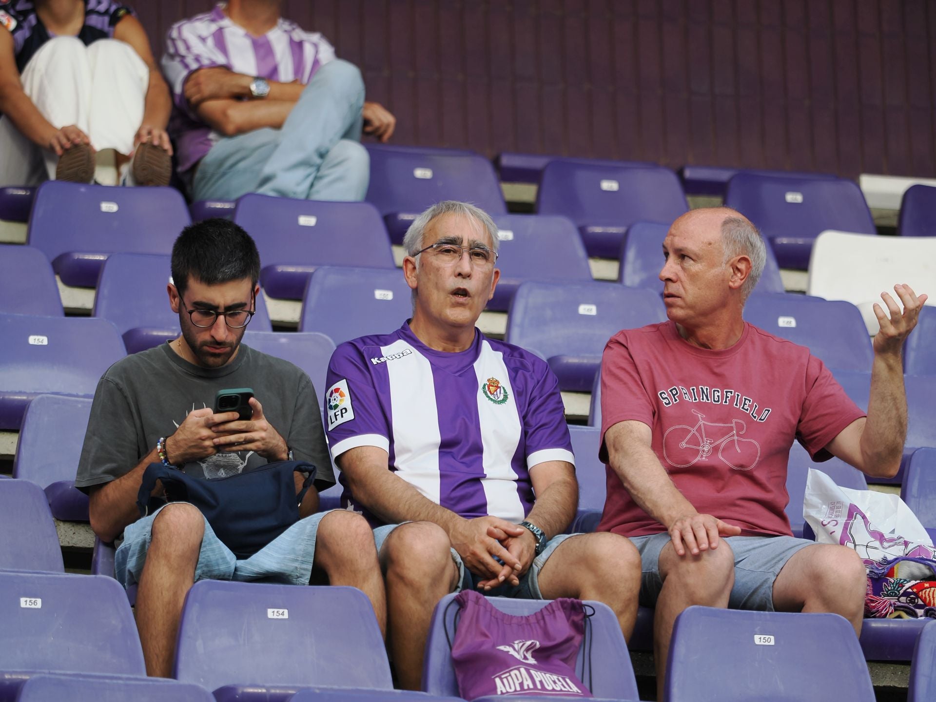 Búscate en la grada del Real Valladolid-Ceuta (2/3)