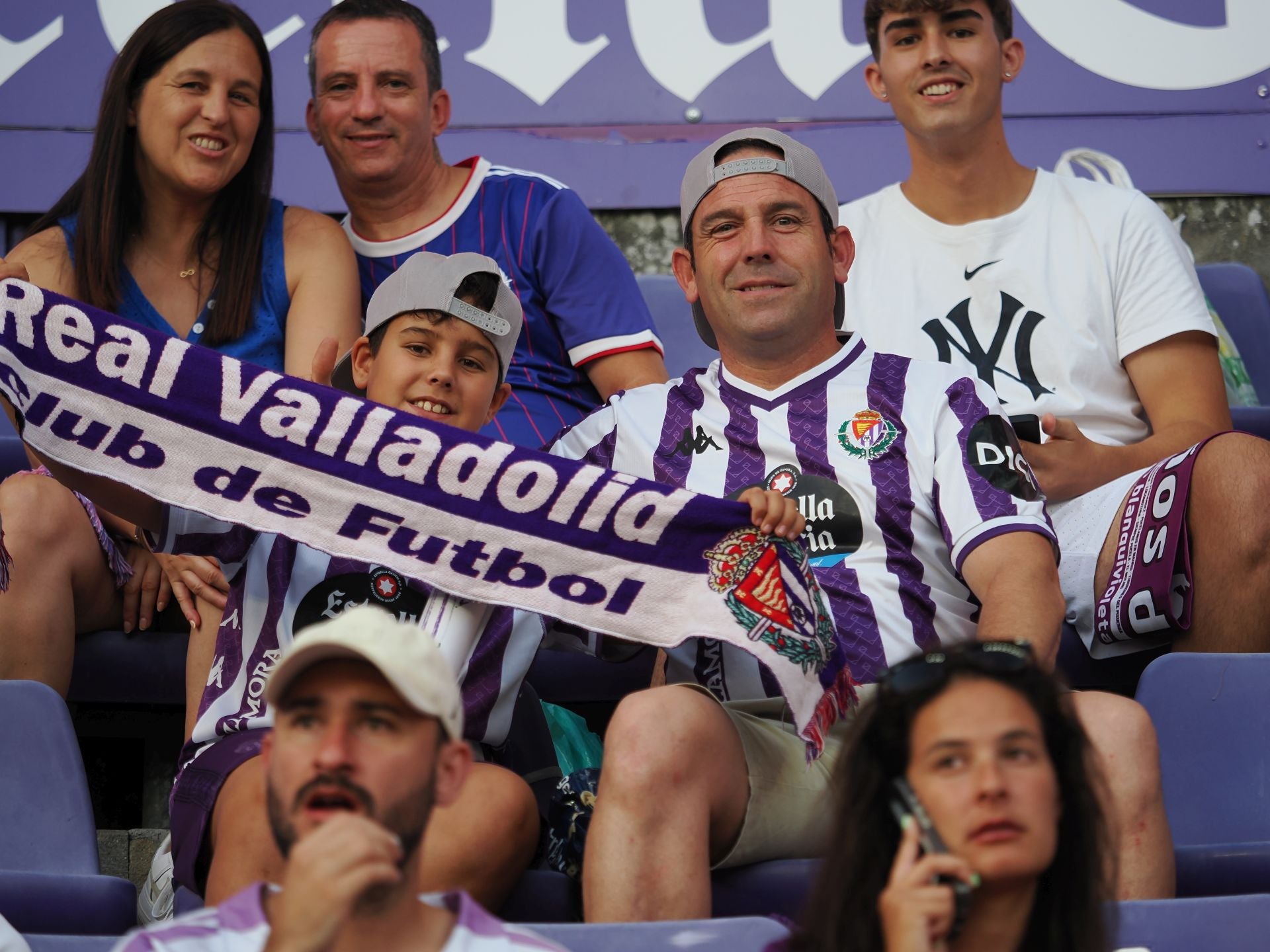 Búscate en la grada del Real Valladolid-Ceuta (3/3)