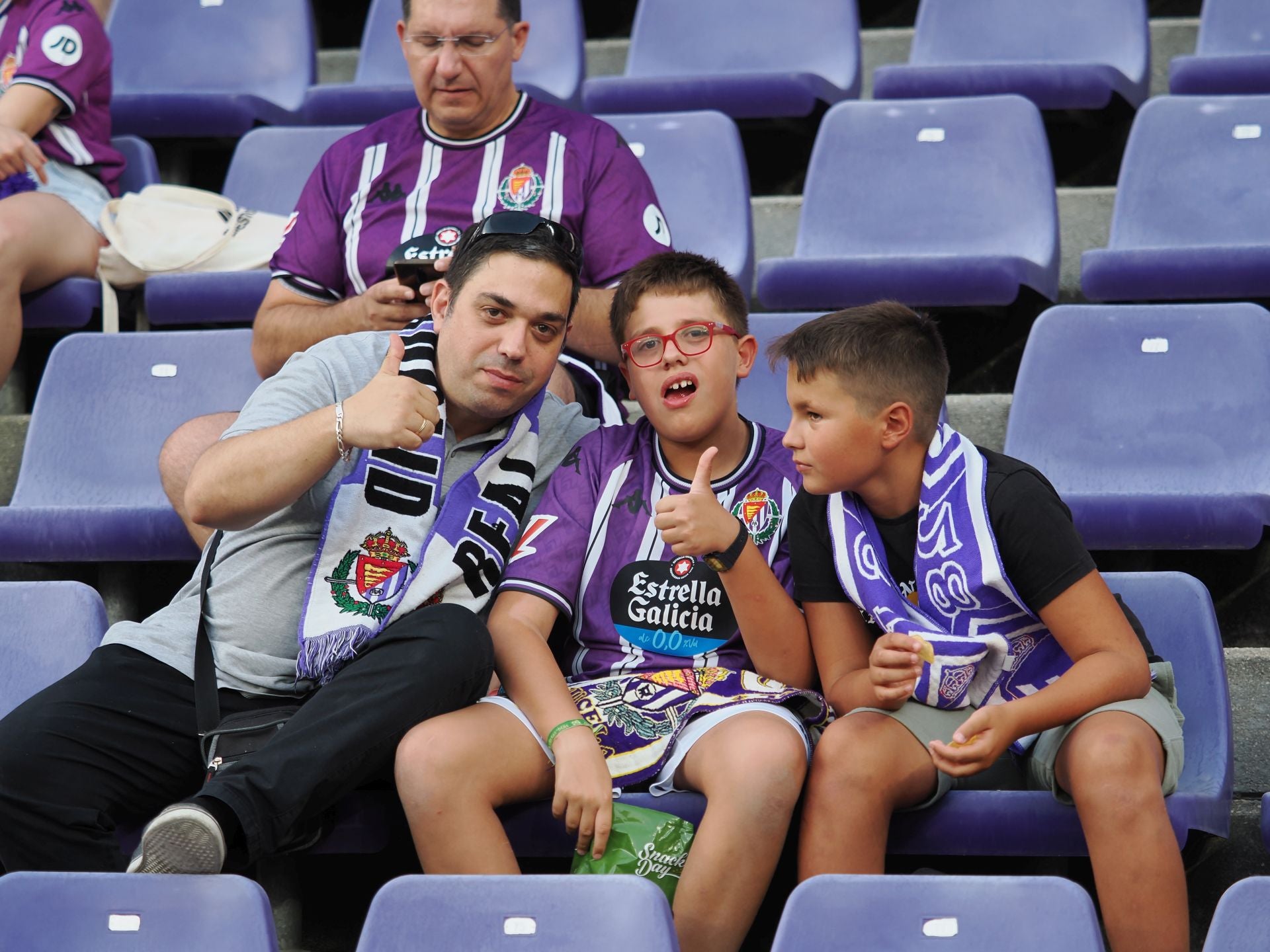 Búscate en la grada del Real Valladolid-Ceuta (3/3)