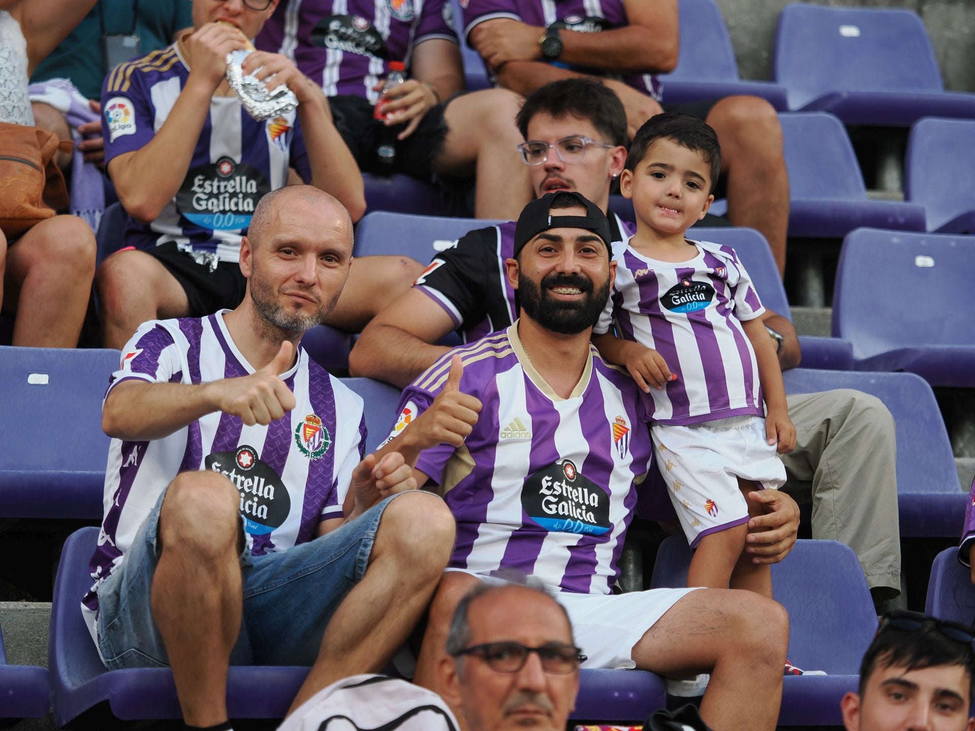 Búscate en la grada del Real Valladolid-Ceuta (3/3)