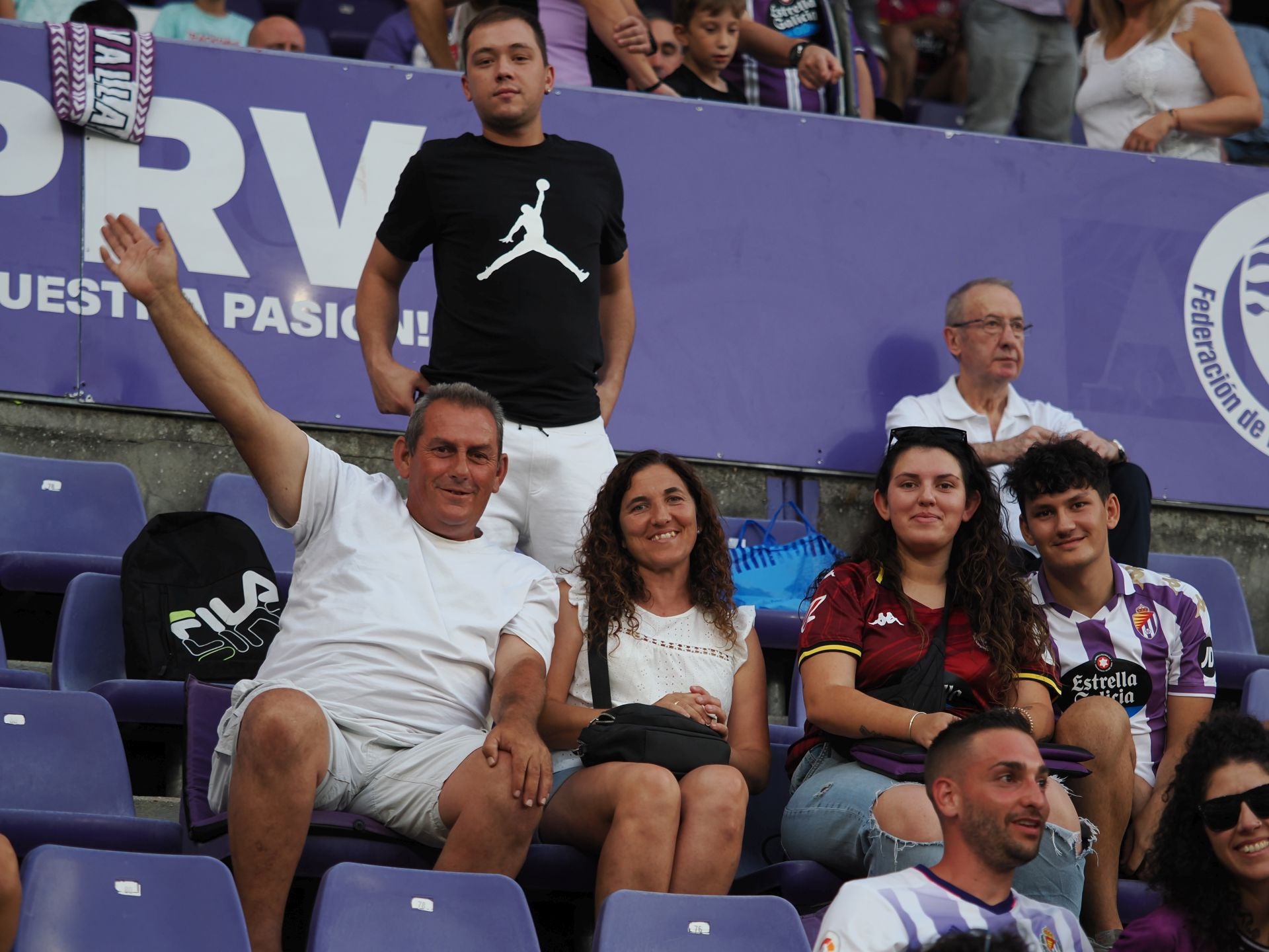 Búscate en la grada del Real Valladolid-Ceuta (3/3)