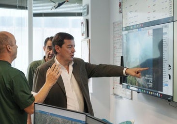 Mañueco afirma que los incendios evolucionan «favorablemente» y reclama a Sánchez abordarlos como «asunto de Estado»