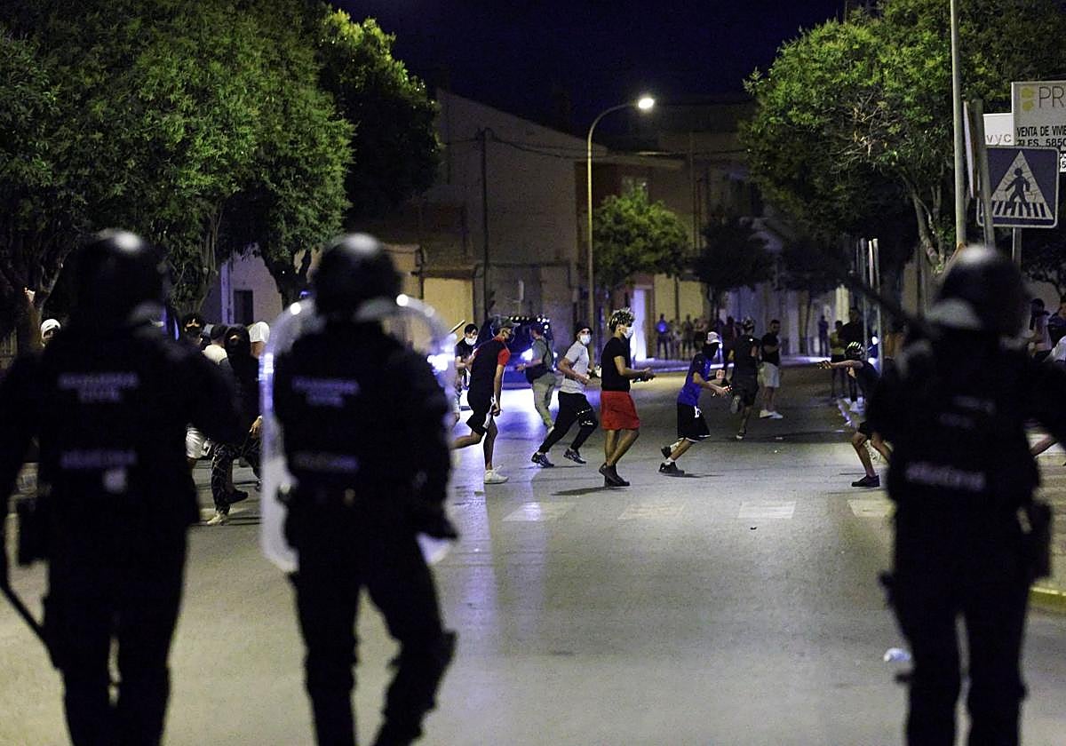 Una de las cargas policiales en Torre Pacheco.
