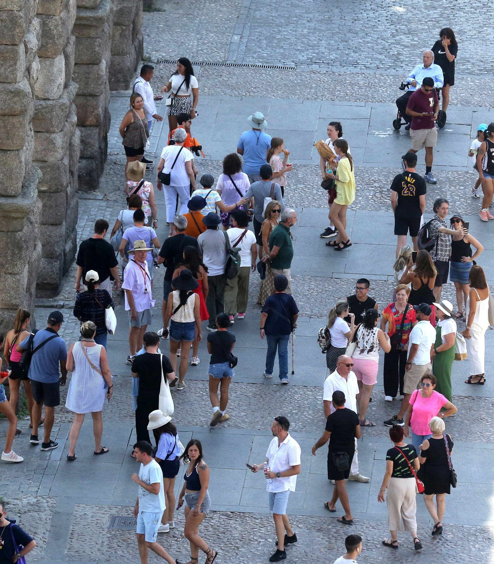 Los turistas llenan Segovia