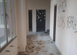 Estado en el que ha quedado el antiguo centro de salud de la localidad.