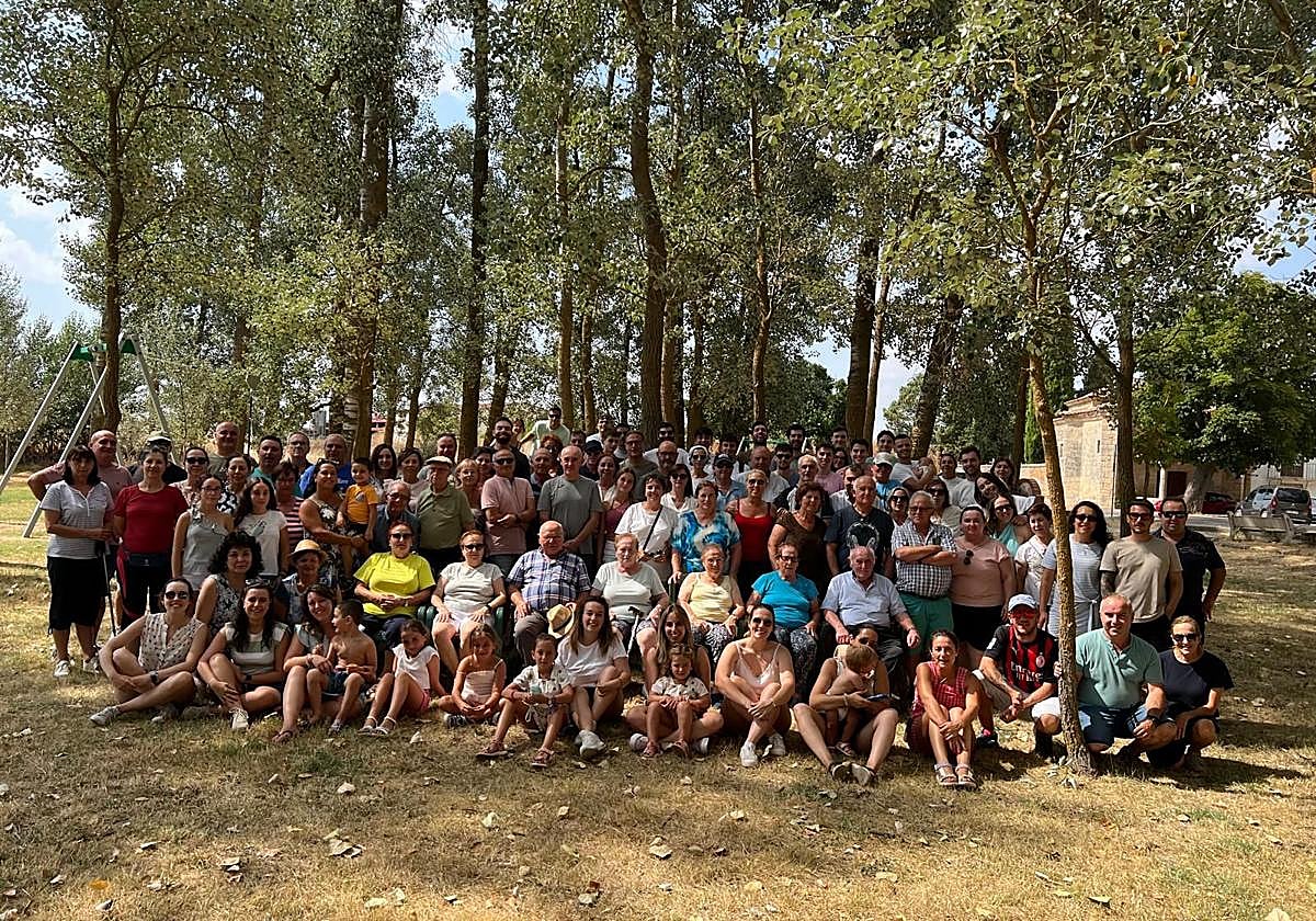 118 de los 205 miembros de esta familia se juntaron este viernes en Torrelobatón