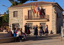 Bailes tradicionales en las fiestas de Ortigosa del Monte el año pasado